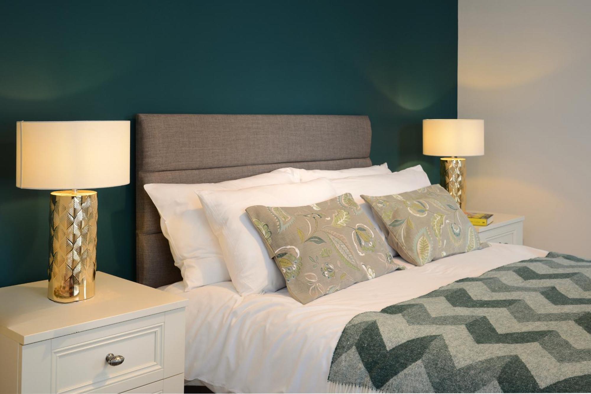 The Old Brewery Boardroom - Winchester City Centre - Unique Property - Free Parking - Sleeps 6 - By Xplus Stays ภายนอก รูปภาพ