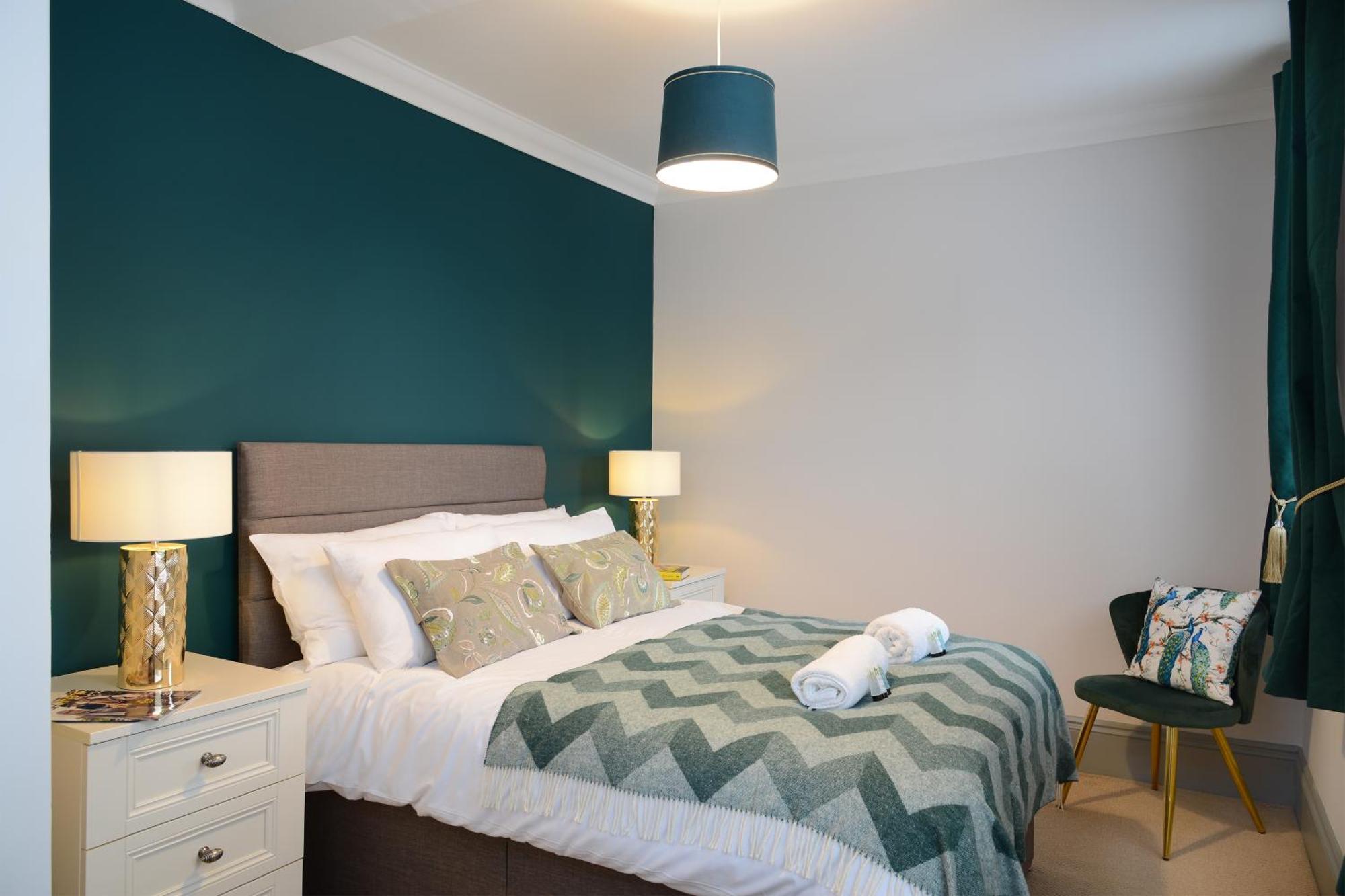 The Old Brewery Boardroom - Winchester City Centre - Unique Property - Free Parking - Sleeps 6 - By Xplus Stays ภายนอก รูปภาพ